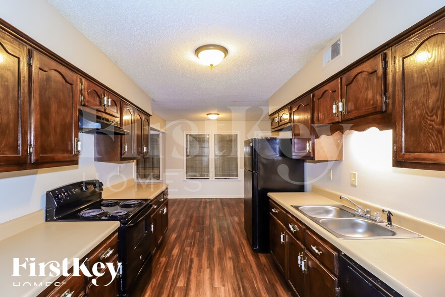 Building Photo - 6990 Scepter Cove