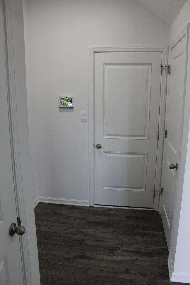 Building Photo - Beautiful 5 BR in Danville!