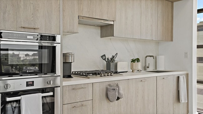 Building Photo - 1901 6th St NW