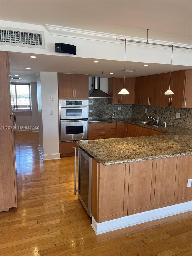 Building Photo - 650 Ocean Dr