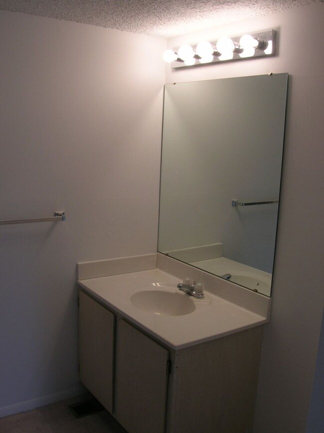 Building Photo - Remodeled condo available for July!