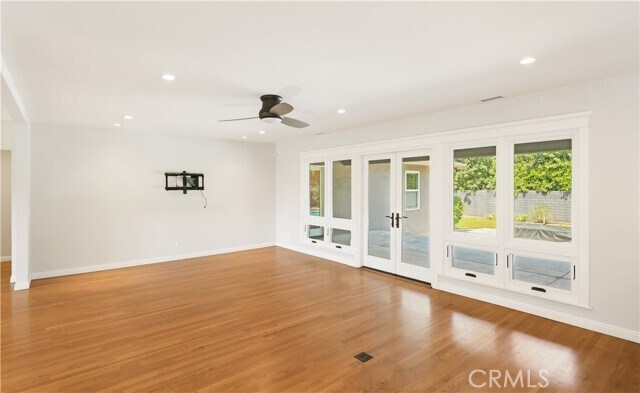 Building Photo - 933 W Riviera Dr