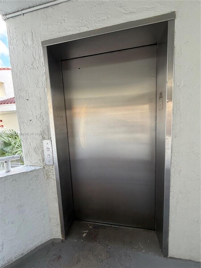 Building Photo - 8205 SW 152nd Ave