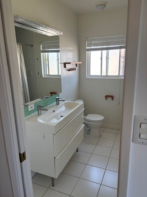 MASTER BATH - 110 Brooks Ave