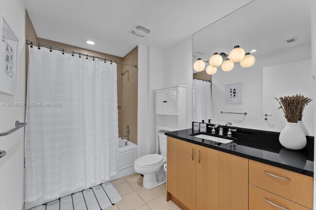 Building Photo - 300 S Biscayne Blvd