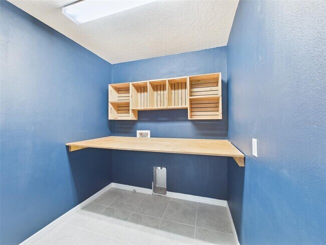 Building Photo - 5164 Chickadee St