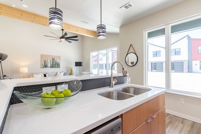 Building Photo - Tower View Contemporary Flats - Unit C