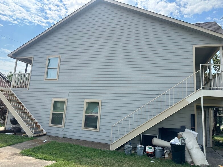 Building Photo - 1205 Dawson Cir
