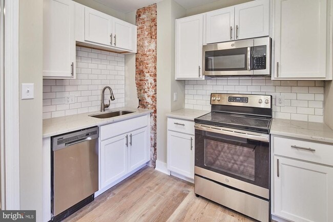 Building Photo - 1400 Delaware Ave