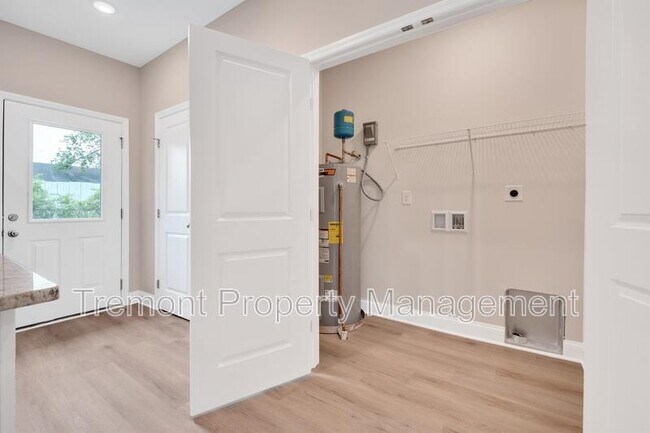 Building Photo - 2466 E 21st St