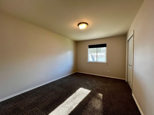 Building Photo - 8800 Midvale Rd