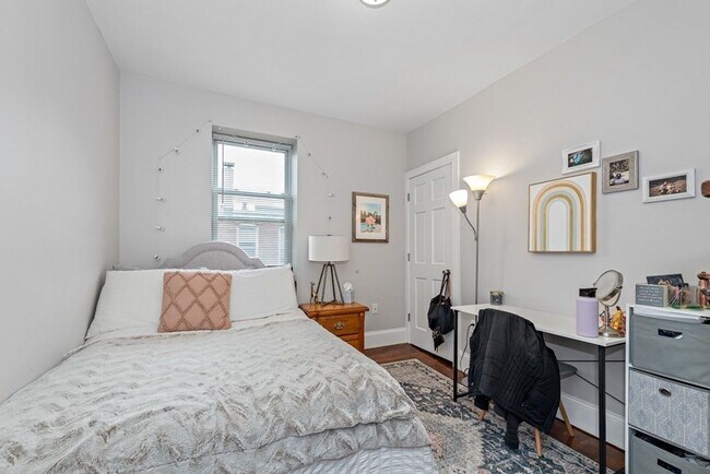 Building Photo - NO BROKER FEE!!!  MISSION HILL 4 BED/2 BATH with CENTRAL AIR available SEPT 1ST
