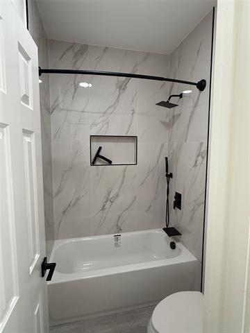 Building Photo - 304 Glen Hollow