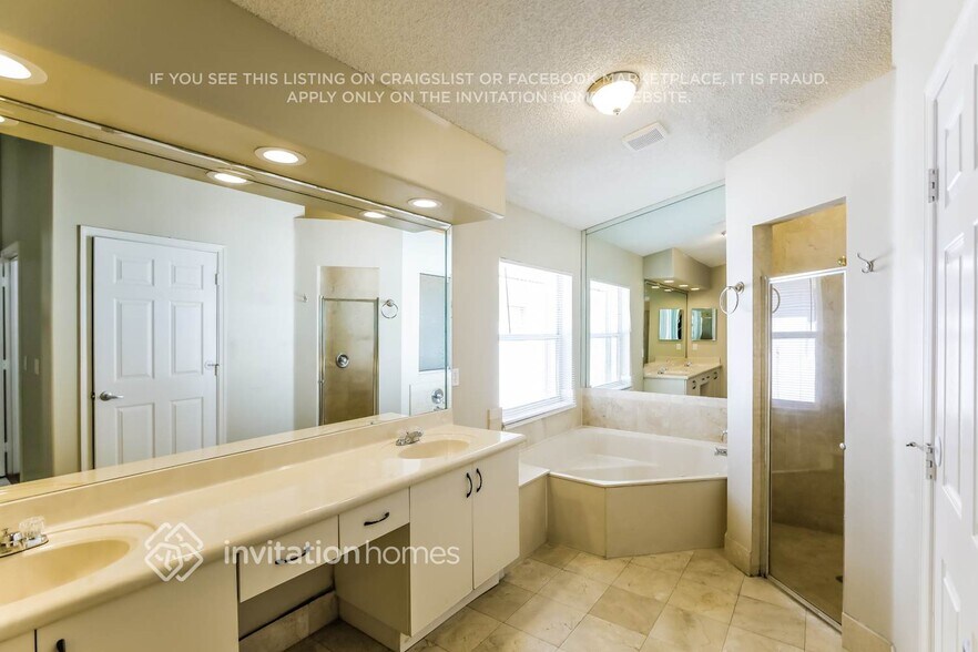 Building Photo - 3432 SW 51st St