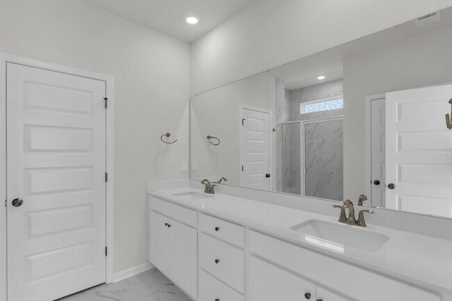 Building Photo - Perfect family home in Ocean Isle Beach