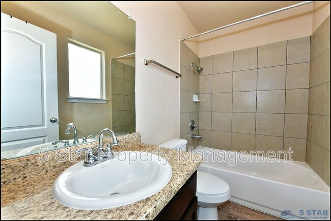 Building Photo - 916 Villa Seca Dr