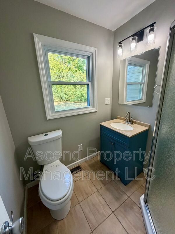 Building Photo - 7707 Canyon Dr