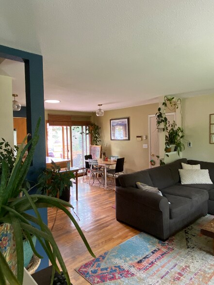 Building Photo - 2524 W Plum St