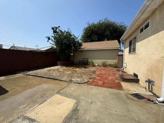 Building Photo - Charming Spanish-Style Home with a lot of ...