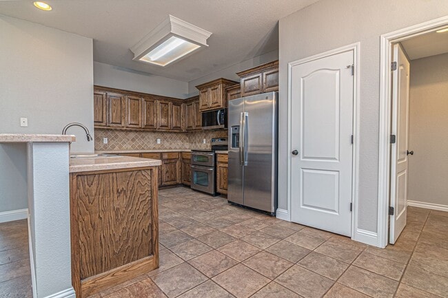 Building Photo - 5710 Llano Ct