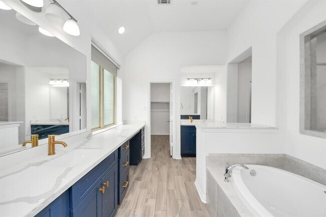 Building Photo - 10910 Wardrop Pl