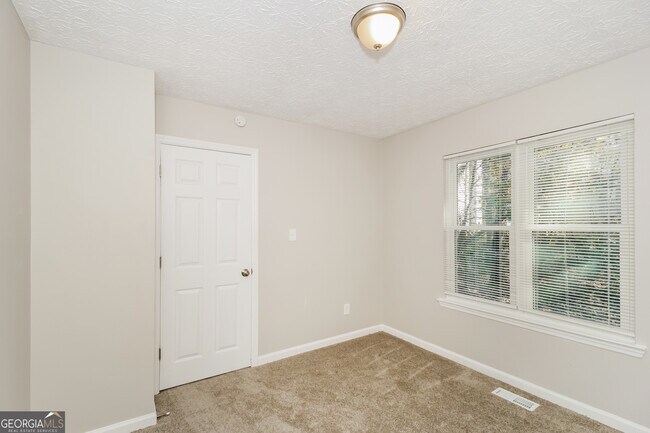 Building Photo - 1358 Ling Dr