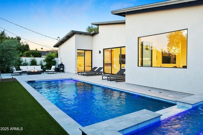 Building Photo - 4002 N 33rd Pl