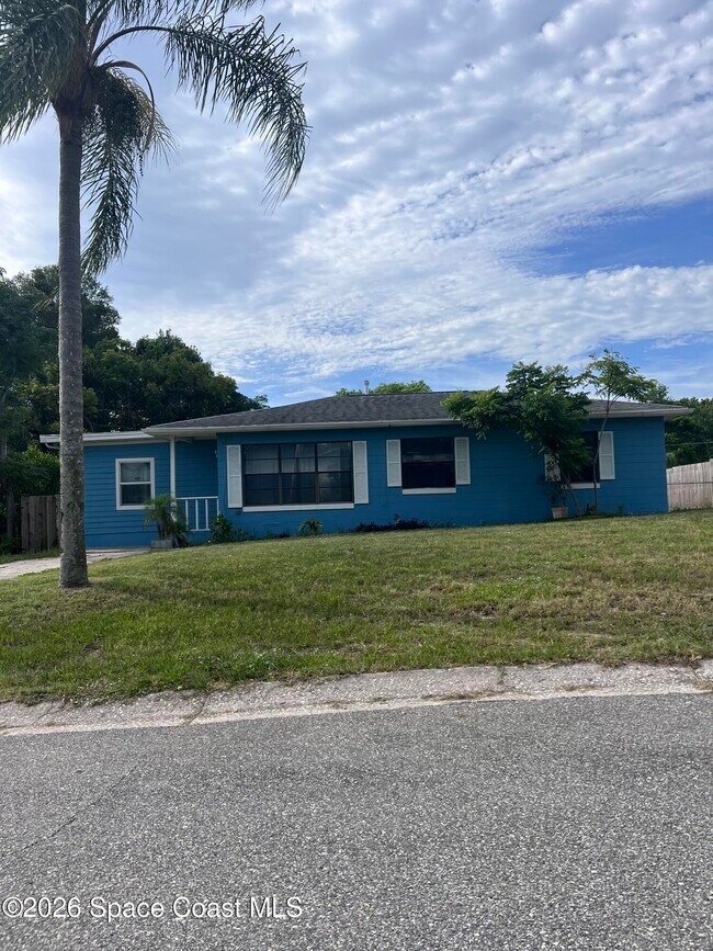 Building Photo - 1717 La Marche Dr