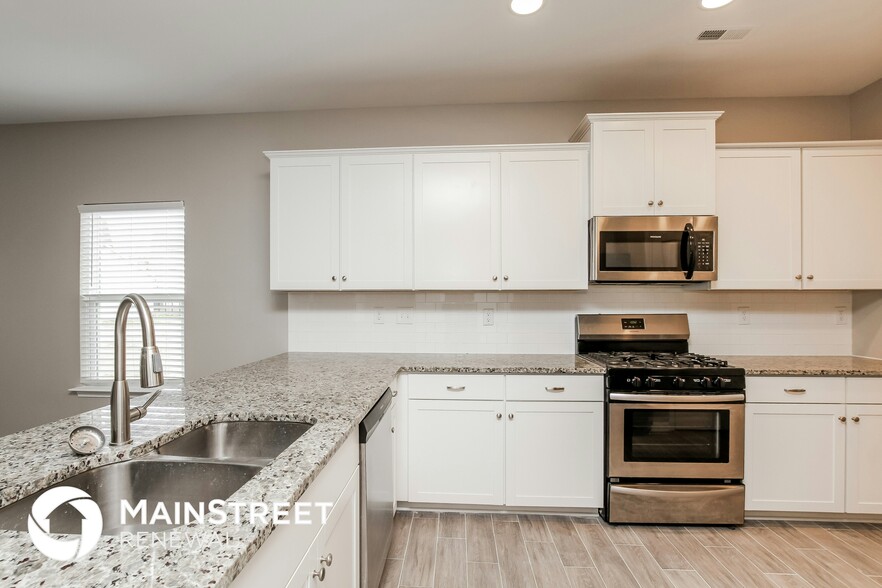 Building Photo - 803 Foxmeade Ct