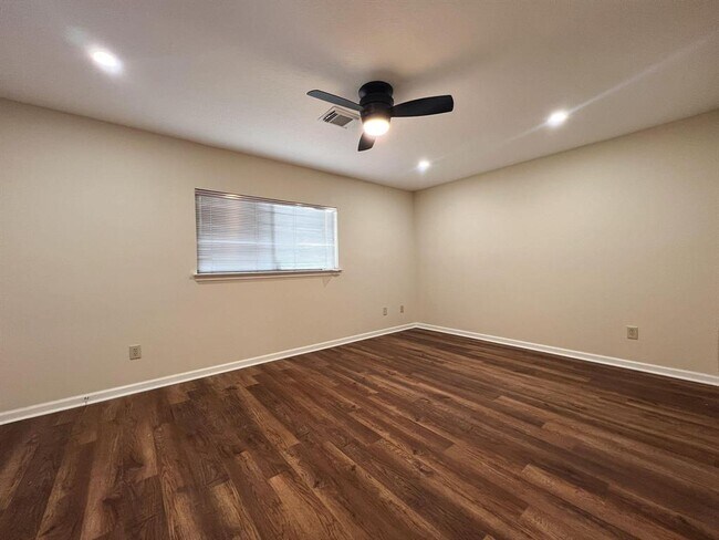 Building Photo - 11114 Springsong Dr
