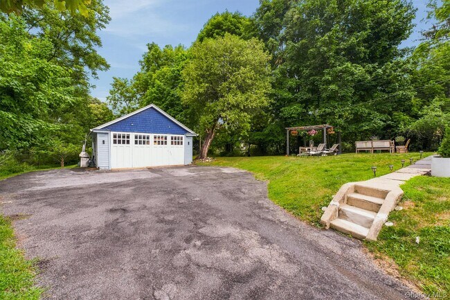 Building Photo - 108 Hooker Ave