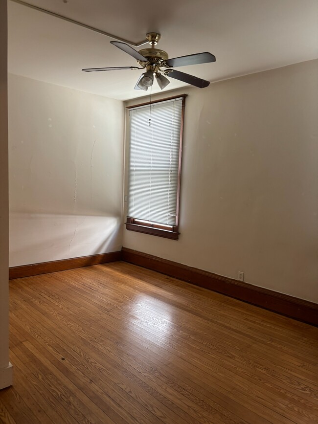 Building Photo - 129 E Gorham St
