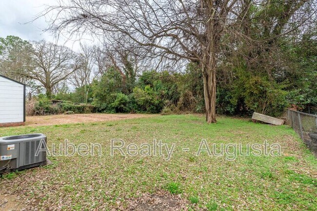 Building Photo - 821 Forsythe St