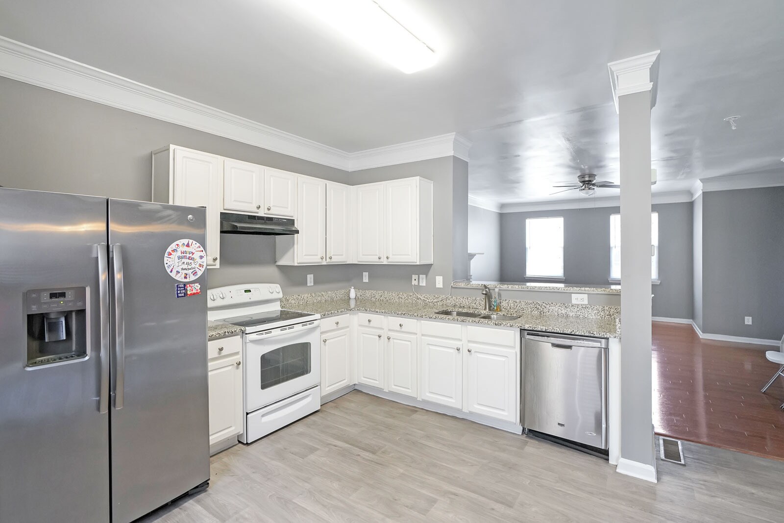 Building Photo - 2217 Landing Walk Dr