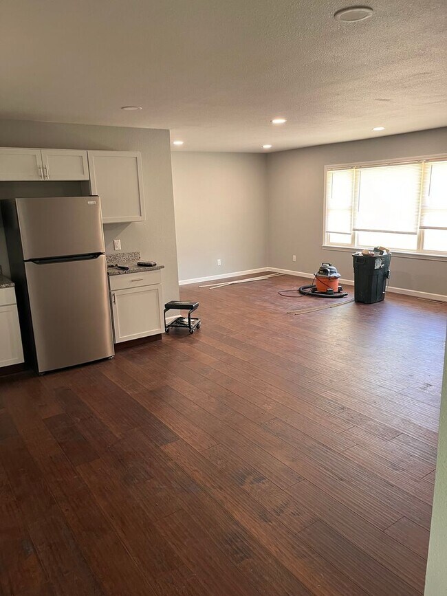 Building Photo - Very Nice 3 Bedroom home in great location!