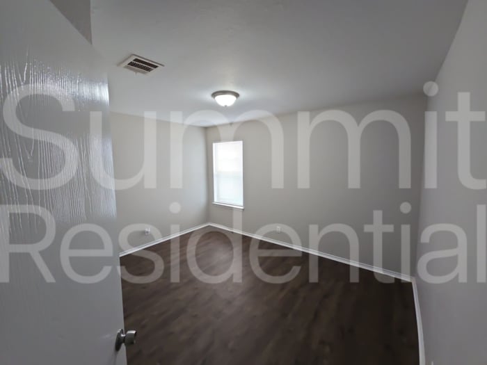 Building Photo - 120 Beech Dr