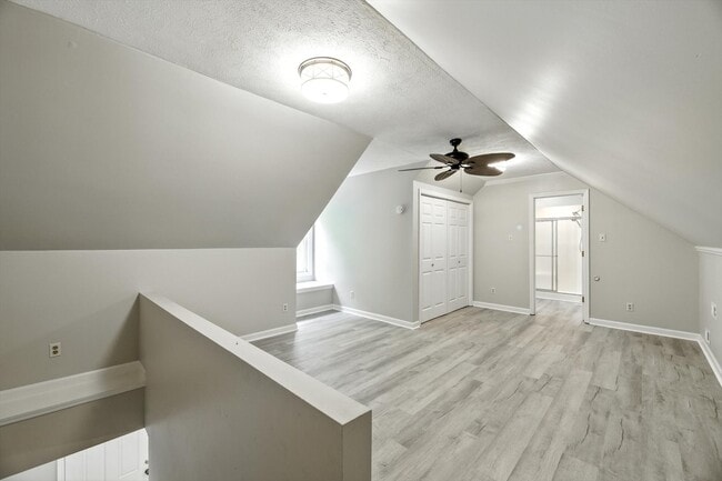 Building Photo - 2710 Hodge Rd