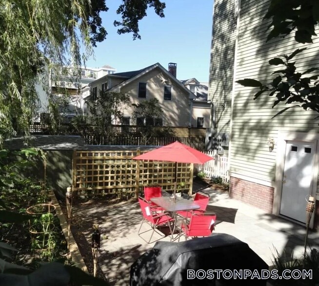 Building Photo - 231 Norfolk St