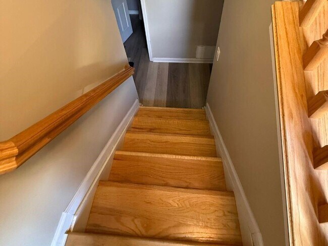 Building Photo - 1733 Ellenwood Dr NE