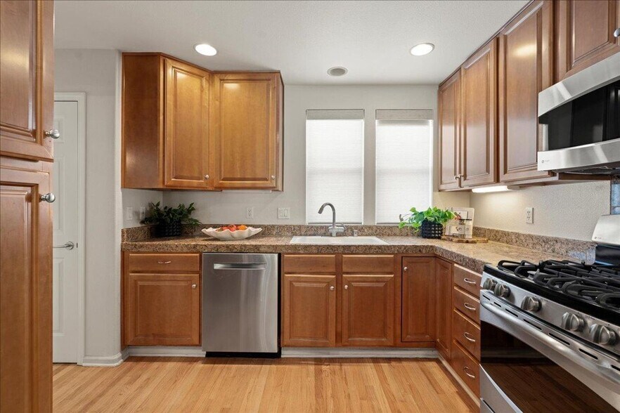 Building Photo - 182 Cuesta De Los Gatos