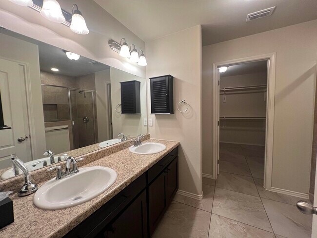 Building Photo - 815 Bartolome Ln