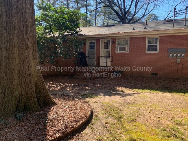 Building Photo - 806 Chamberlain St