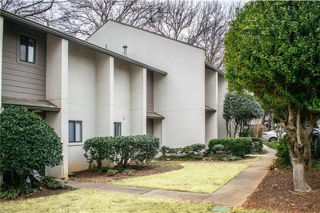 Building Photo - 19 Finch Trail NE