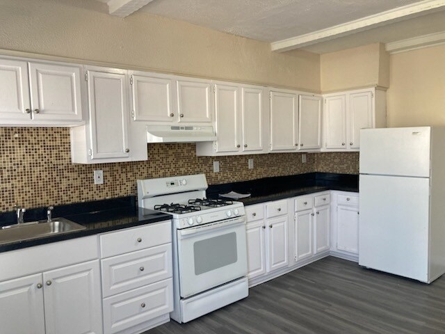 Building Photo - 628 Ponca St