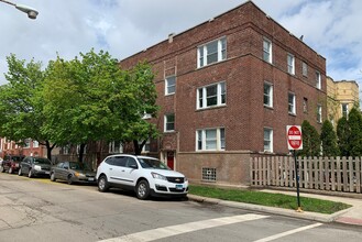Building Photo - 3 Bed / 1 Bath Beautiful Rehabbed Apartment in Hermosa near Fullerton Bus, Restaurants & Shopping...