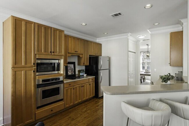 Building Photo - 78 Crumley St SE