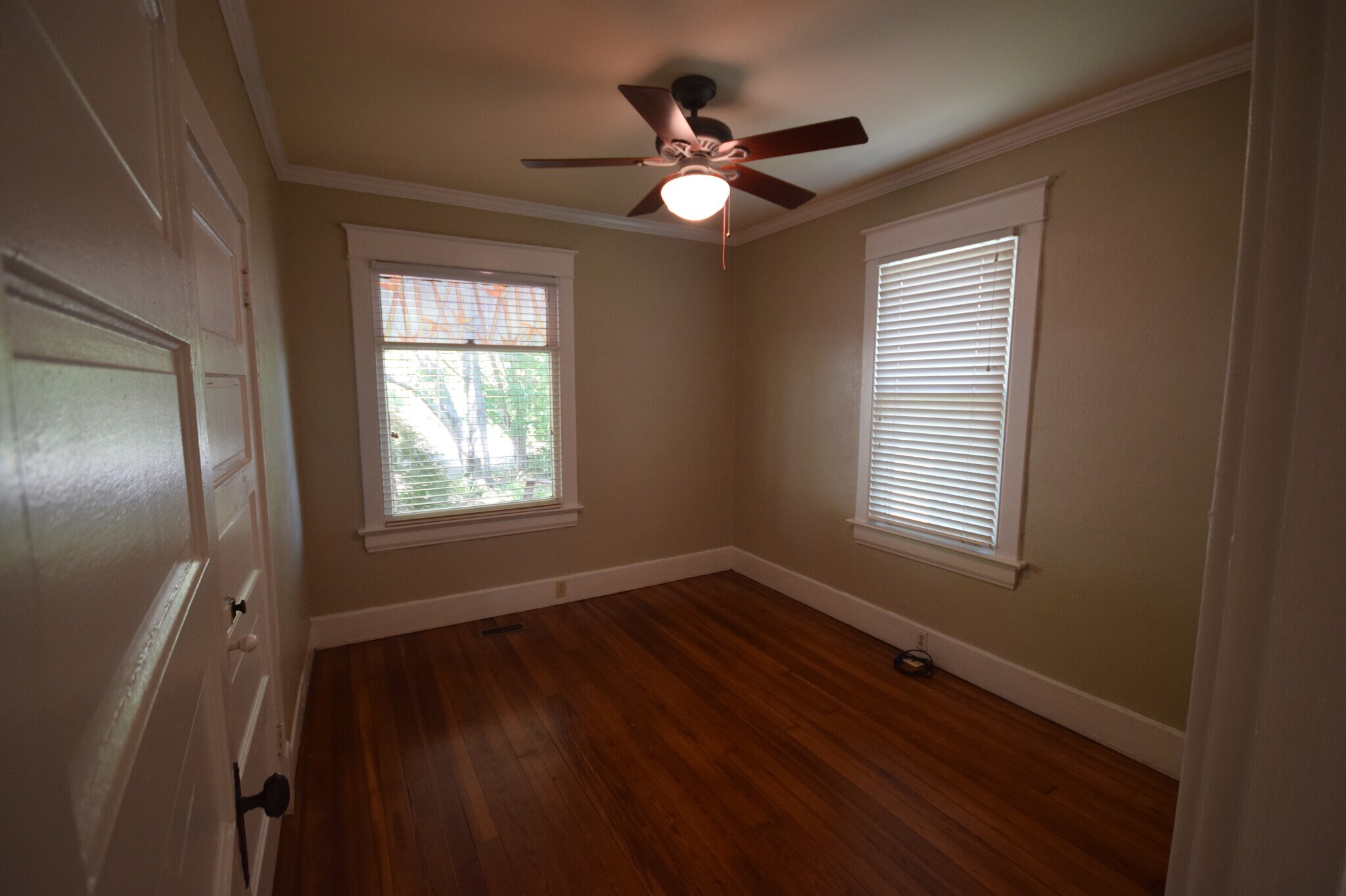 Bedroom with large windows & natural light - 1911 W 2nd St