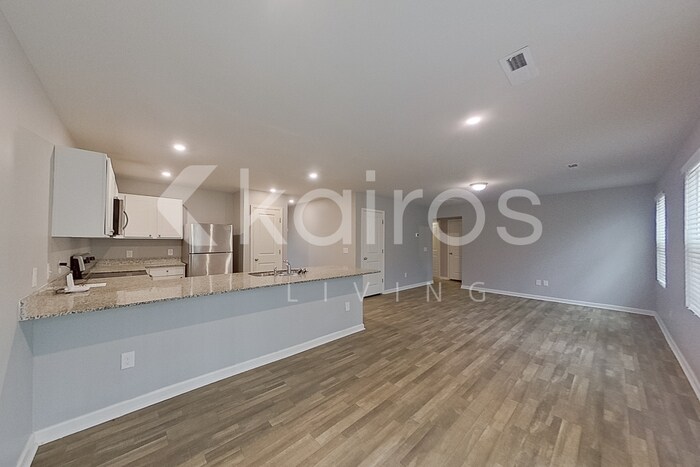 Building Photo - 2595 Provence Dr SE