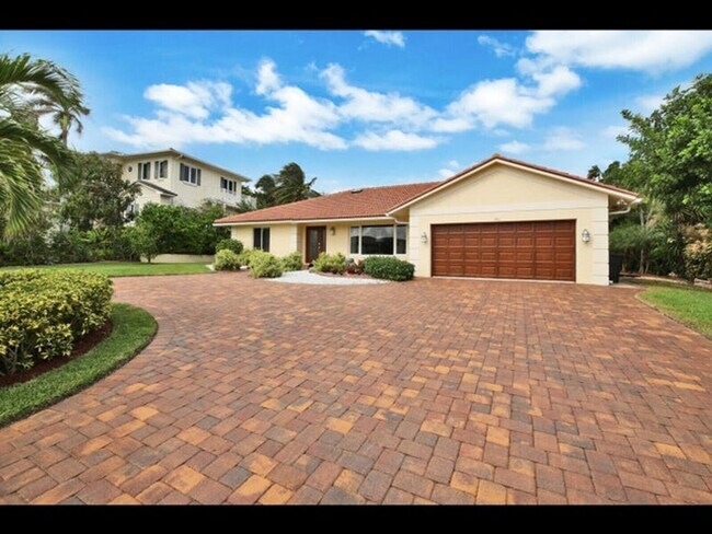 Building Photo - 451 N Lyra Cir
