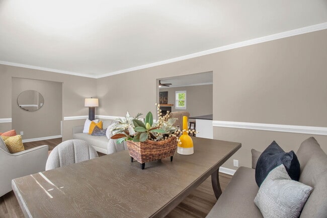 Building Photo - 200 Cedarwood Trail